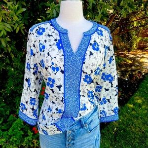 Talbots Blue and White Floral Blouse 👚
